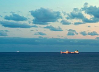 Cape Shipping orders 2 super tankers from China