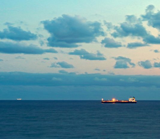 Cape Shipping orders 2 super tankers from China